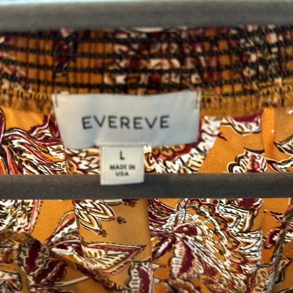 Great top from Evereve. Like new and great for Zoom Calls! - Picture 2 of 2